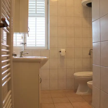 Apartment & Room'S Anni Guest house
