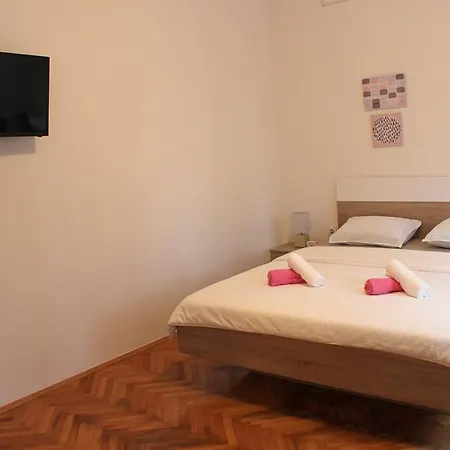 Guest house Apartment & Room'S Anni 3*