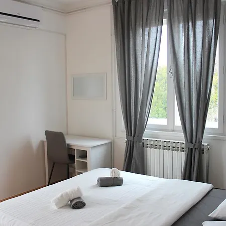 Πανσιόν & Room's Anni Ζαντάρ