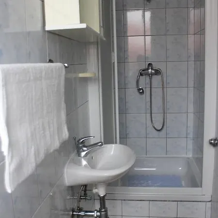 Πανσιόν & Room's Anni Ζαντάρ