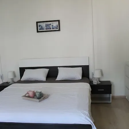 Πανσιόν & Room's Anni Ζαντάρ