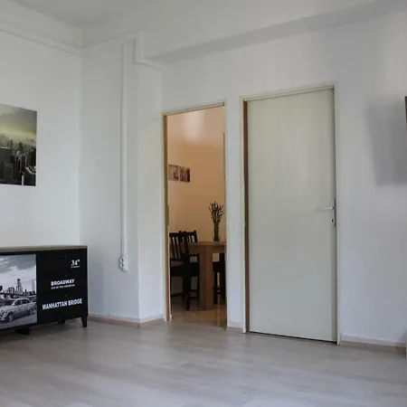 & Room's Anni Πανσιόν Ζαντάρ