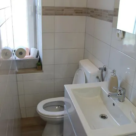 Apartment & Room'S Anni Guest house 3*