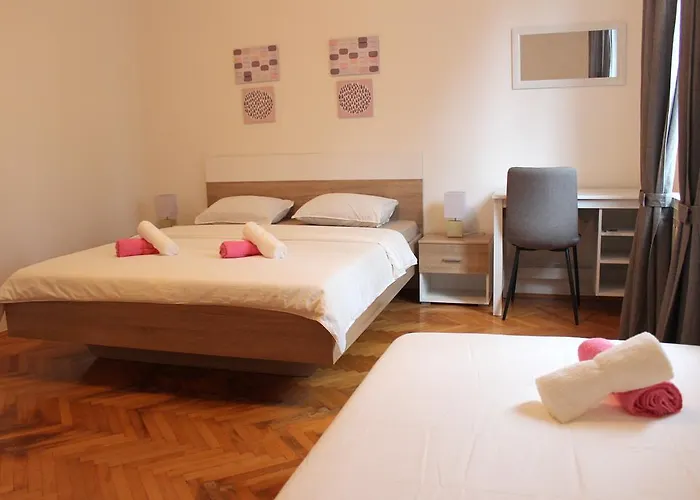 בית הארחה & Room's Anni 3*