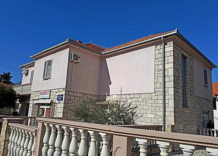 בית הארחה & Room's Anni 3*