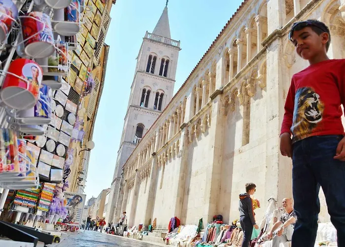 & Room's Anni 3* זאדאר