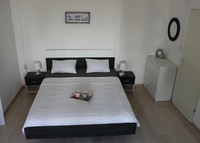 & Room's Anni בית הארחה